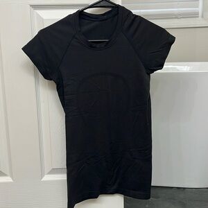 Swiftly Tech Short-Sleeve Shirt 2.0
Hip Length
